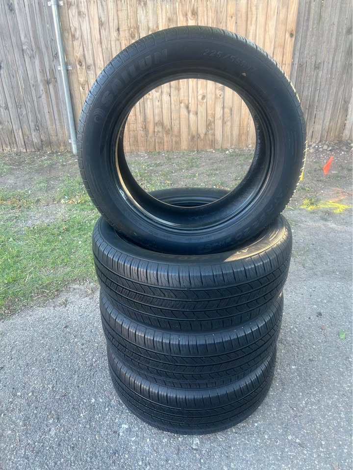 225/55R17 Sailun Atrezzo SH408 - Used Set of 4 (A/B Grade)